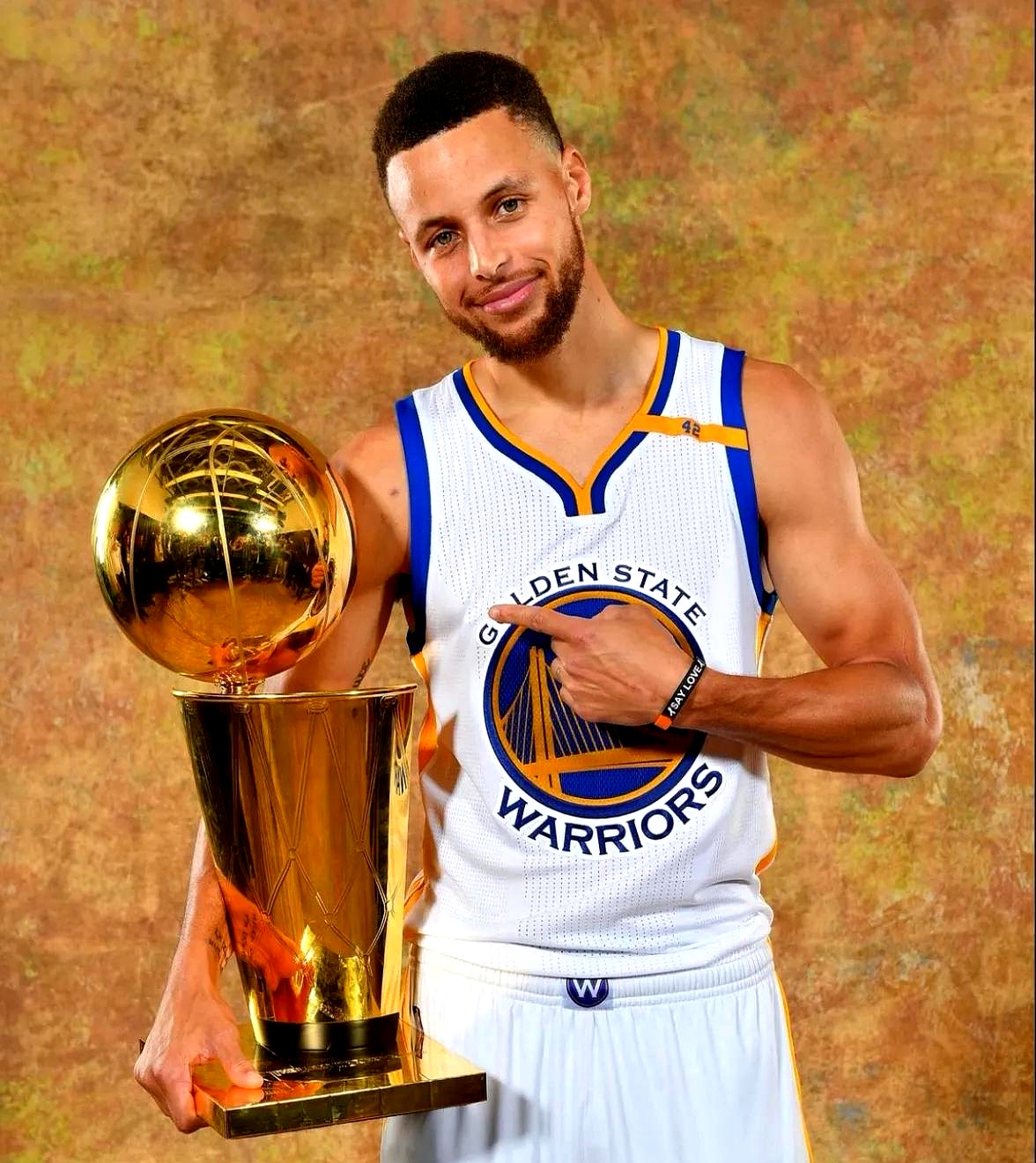 包含勇士队队员调整进步显著，斩获连胜的词条