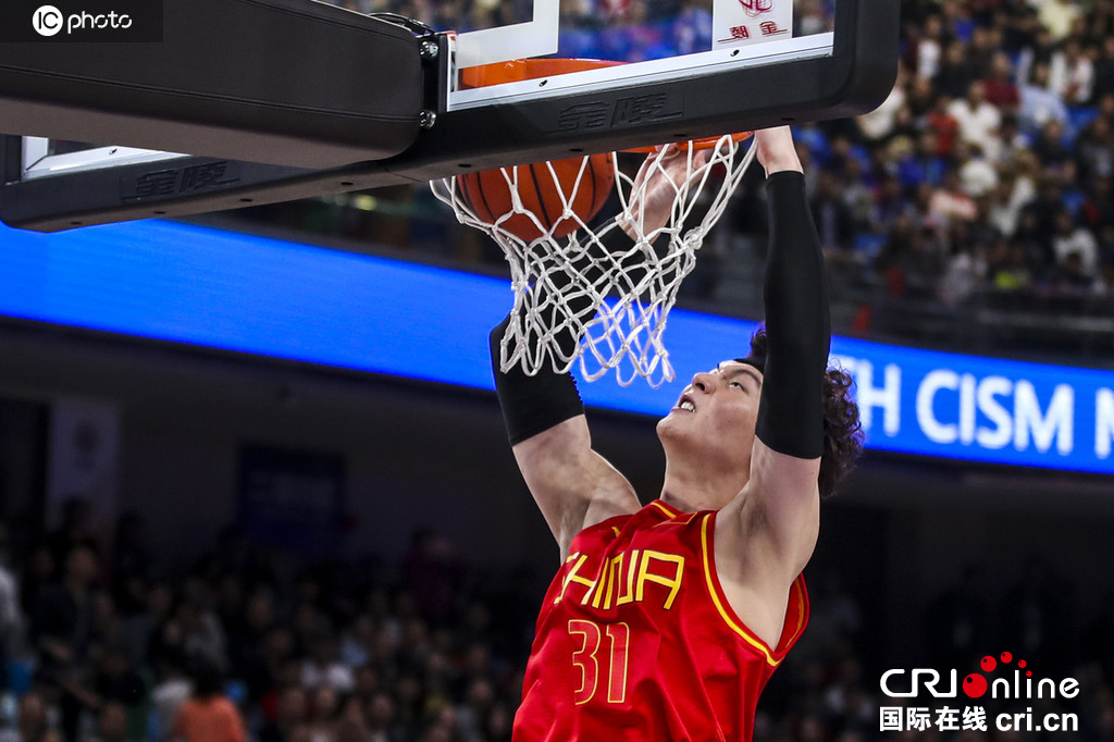 重庆男篮主场大胜，喜获胜利