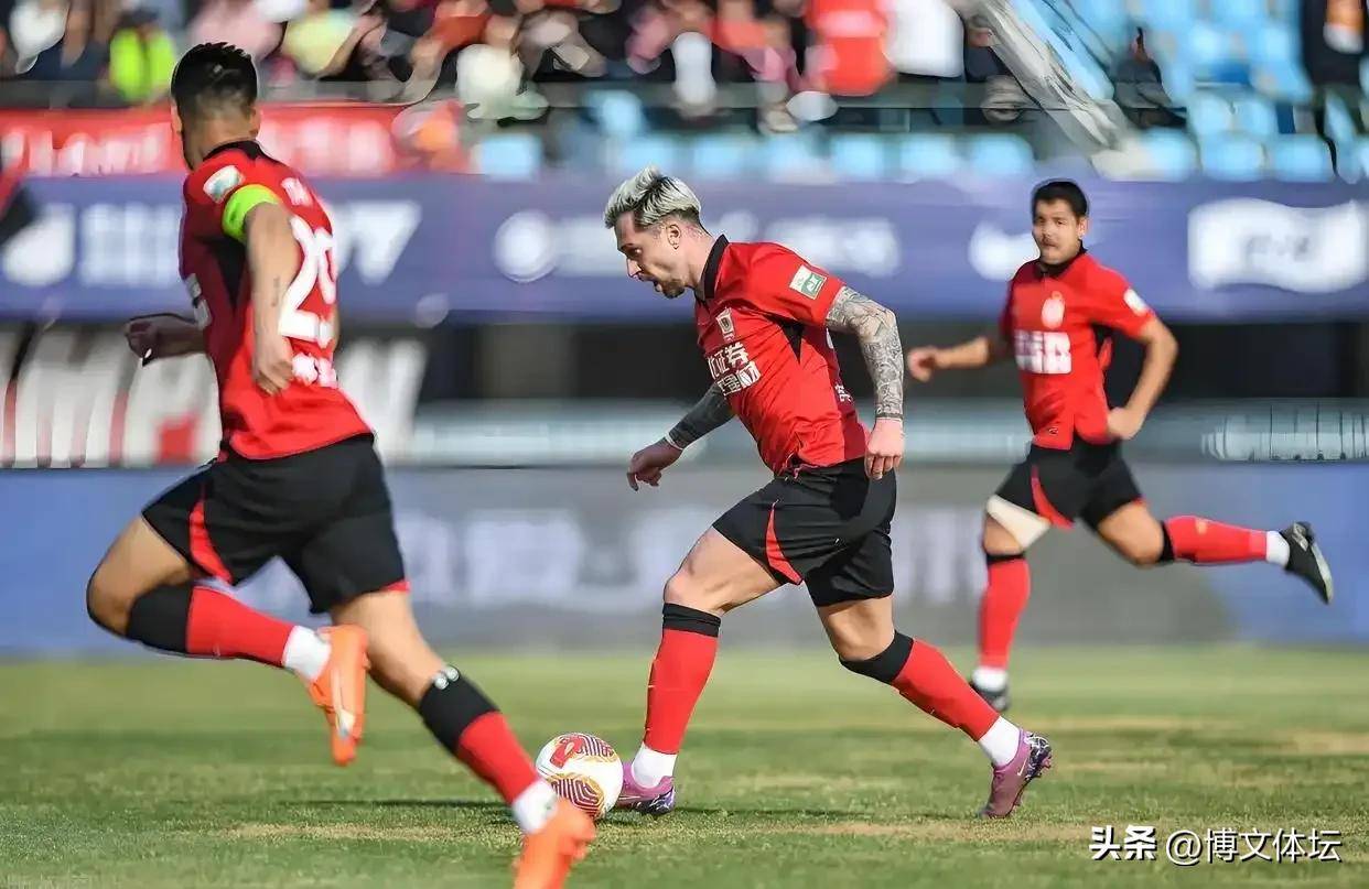 中超比赛中球队拼尽全力，势不可挡冲击胜利的简单介绍