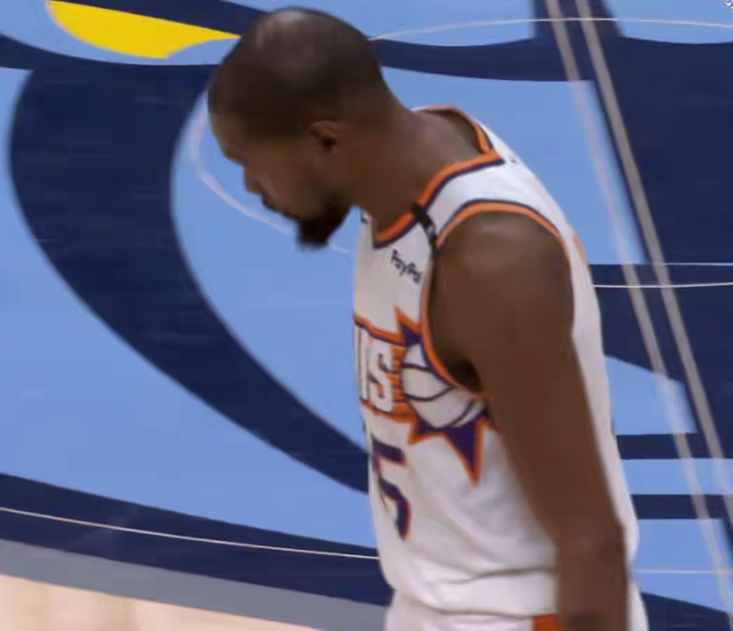 关于惊险对决！球员拼尽全力力保持领先的信息