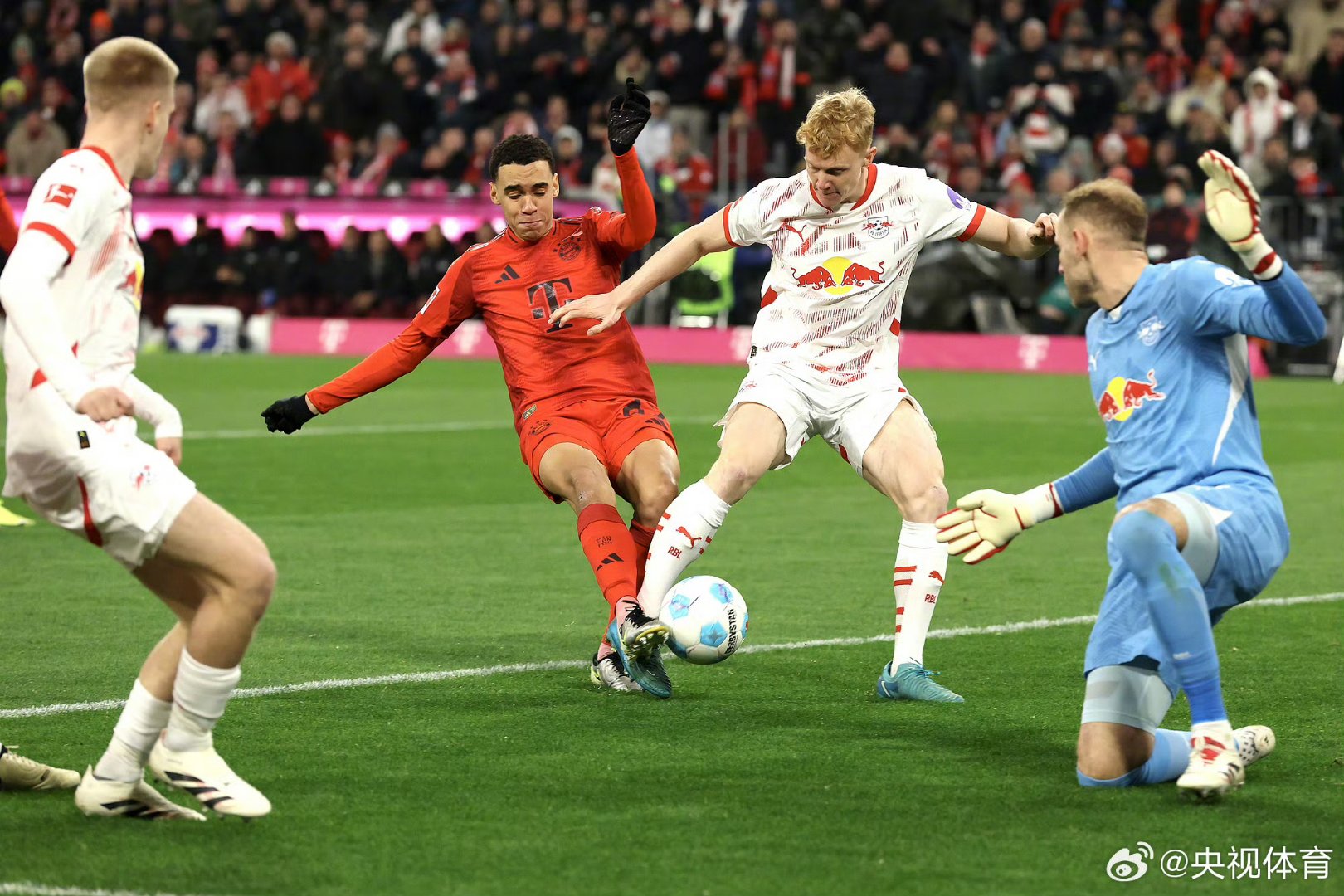 拜仁慕尼黑球员在对阵强敌时展现实力的简单介绍
