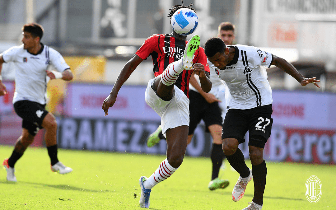 包含斯佩齐亚客场告捷，豪取三分的词条