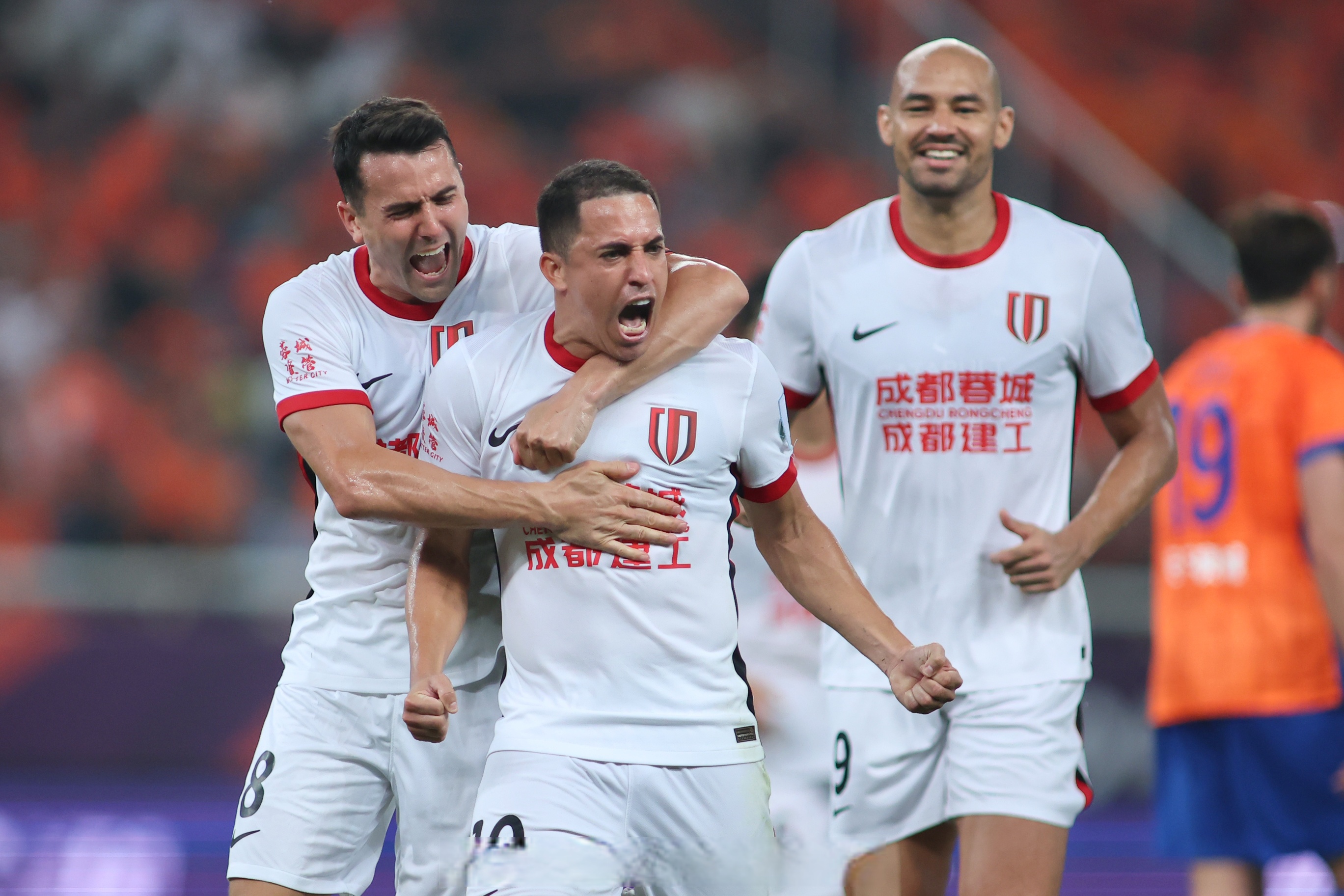 包含AC佛罗伦萨新援表现出色，球队迎来复苏的词条