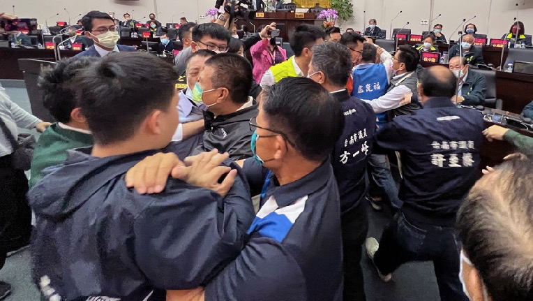 火药味十足!团体决赛现场瞬间爆发冲突的简单介绍 火药味十足!团体决赛现场瞬间爆发冲突的简单介绍