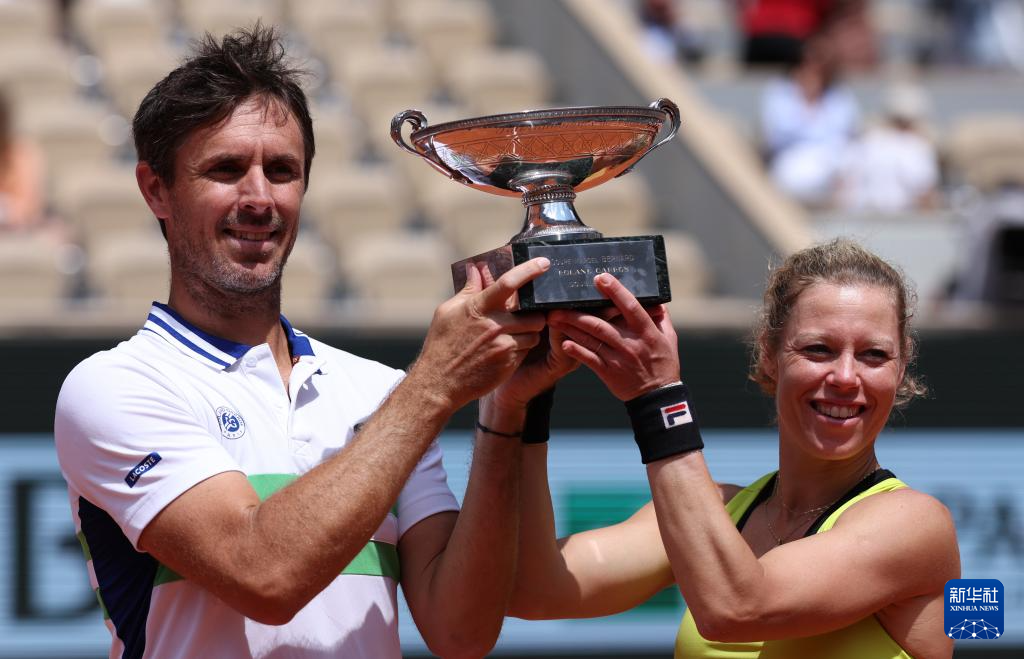 包含意大利网球队横扫英国网球队，瓦林卡送出助攻的词条