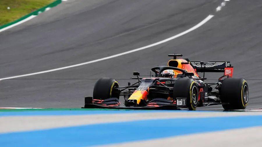 梅赛德斯险胜阿斯顿马丁,塞恩斯扛起全队的简单介绍 梅赛德斯险胜阿斯顿马丁,塞恩斯扛起全队的简单介绍