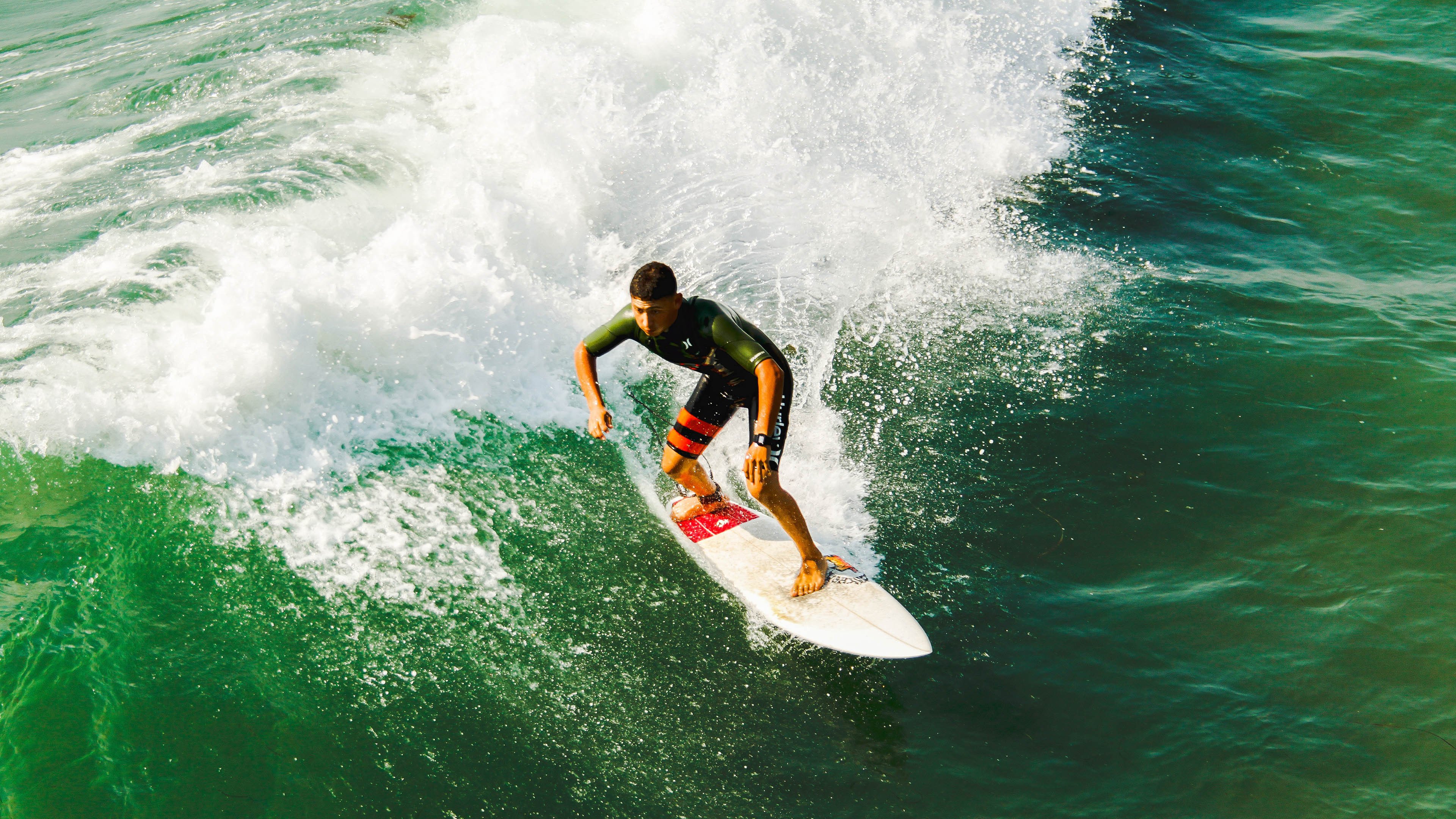 跨越时空的竞技传奇，当奇才巅峰对决76人，浓眉在欧冠赛场接管比赛