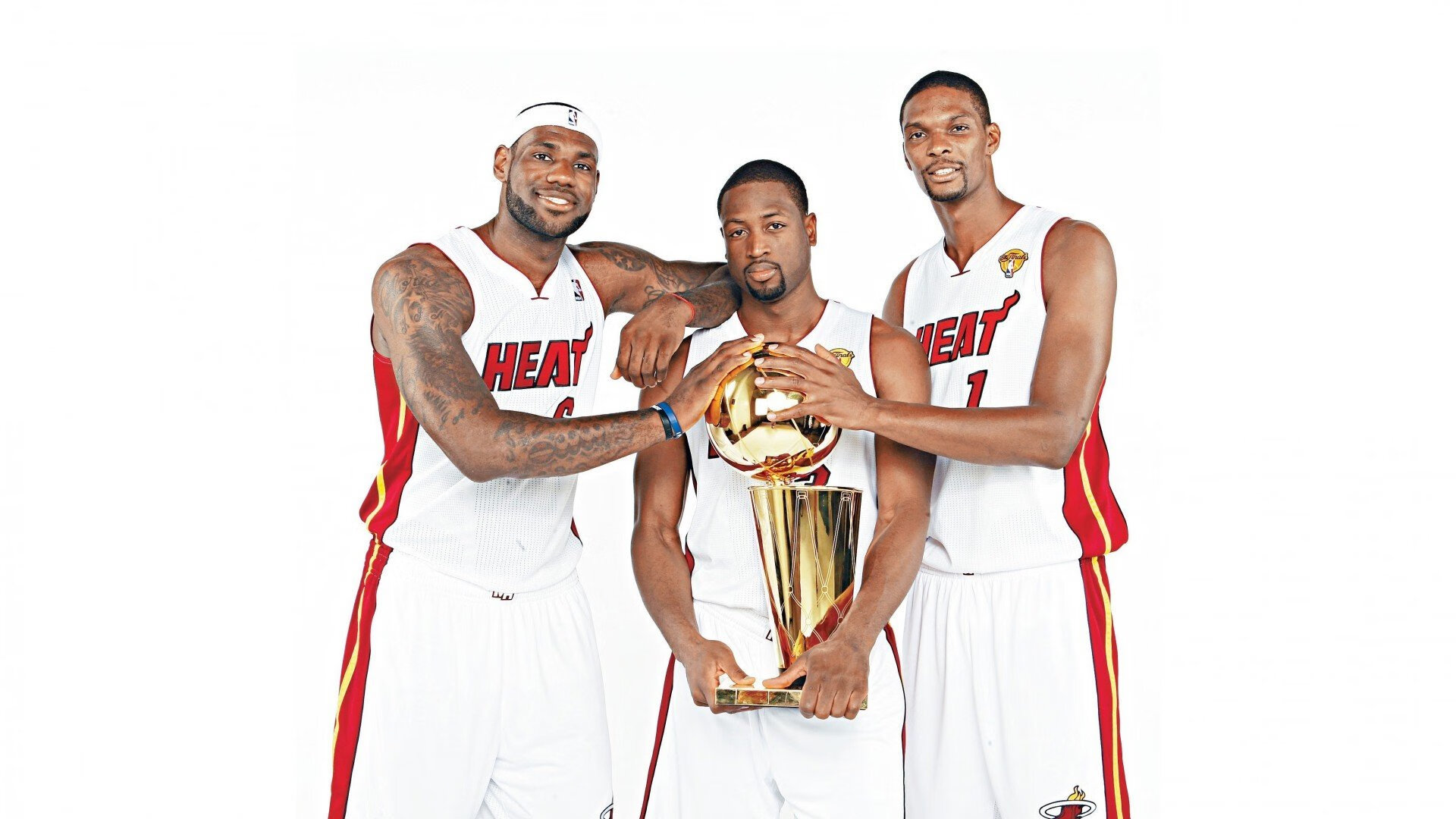 孤胆英雄与团队荣耀,利拉德扛起全队,新疆队拿下雄鹿的启示