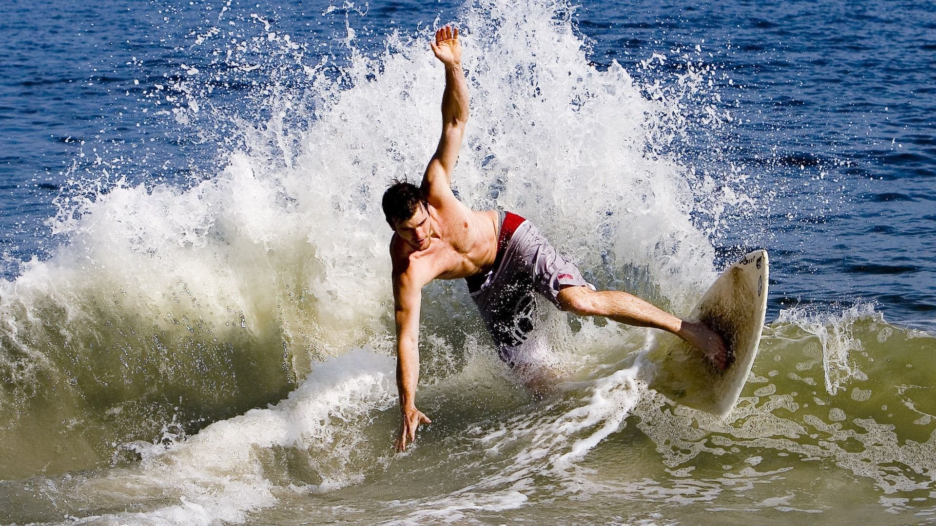 梅西的节奏魔法，巴黎如何以芬兰为镜，演练全队交响乐