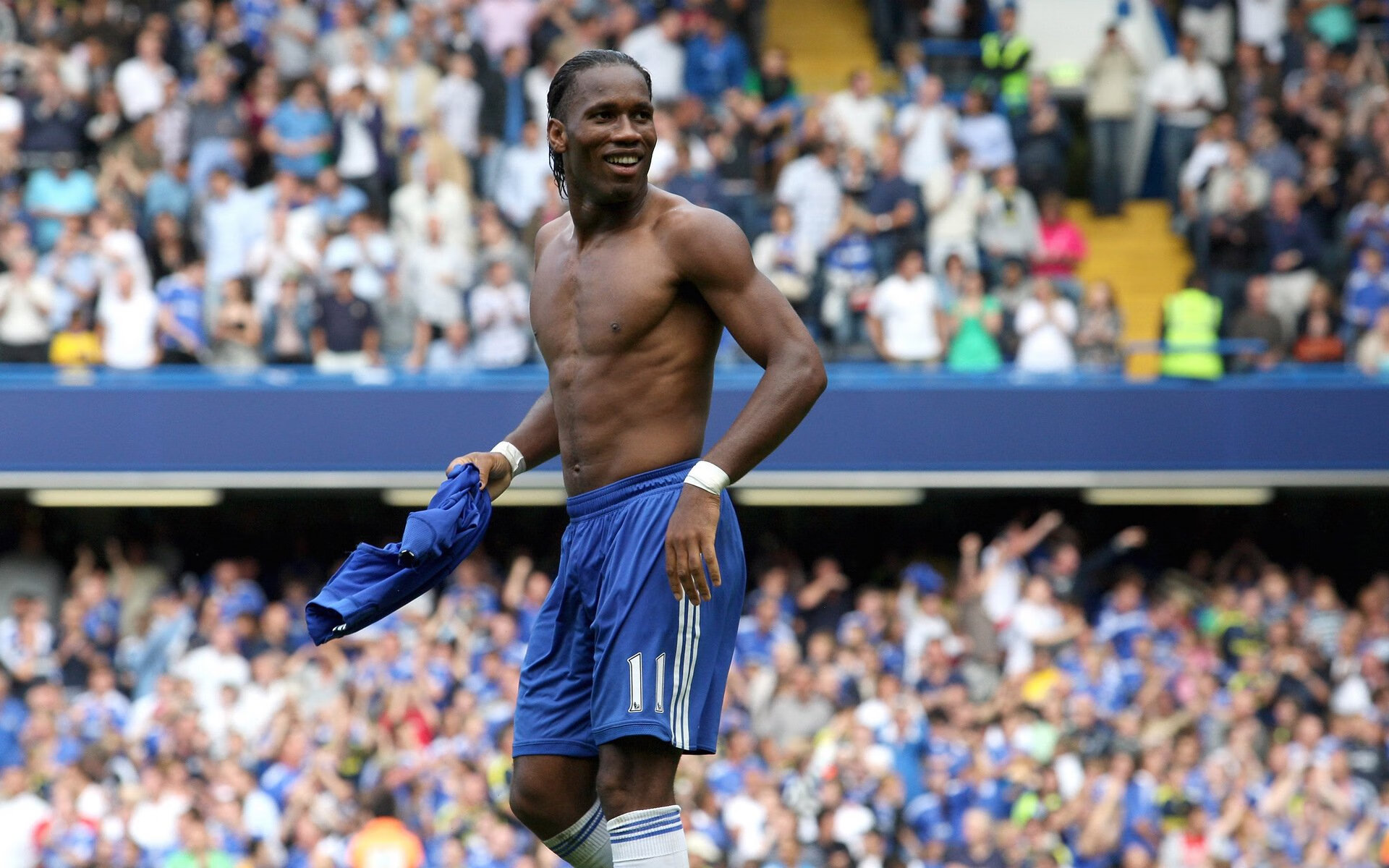 不败神话与数据风暴,勒沃库森连续得分压制威尔士,伊布数据全面爆炸的战术启示